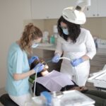 Kiedy należy się wybrać do chirurga stomatologa